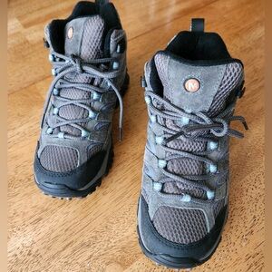 NWOT MERRELL hiking boot-womens 7.5W
